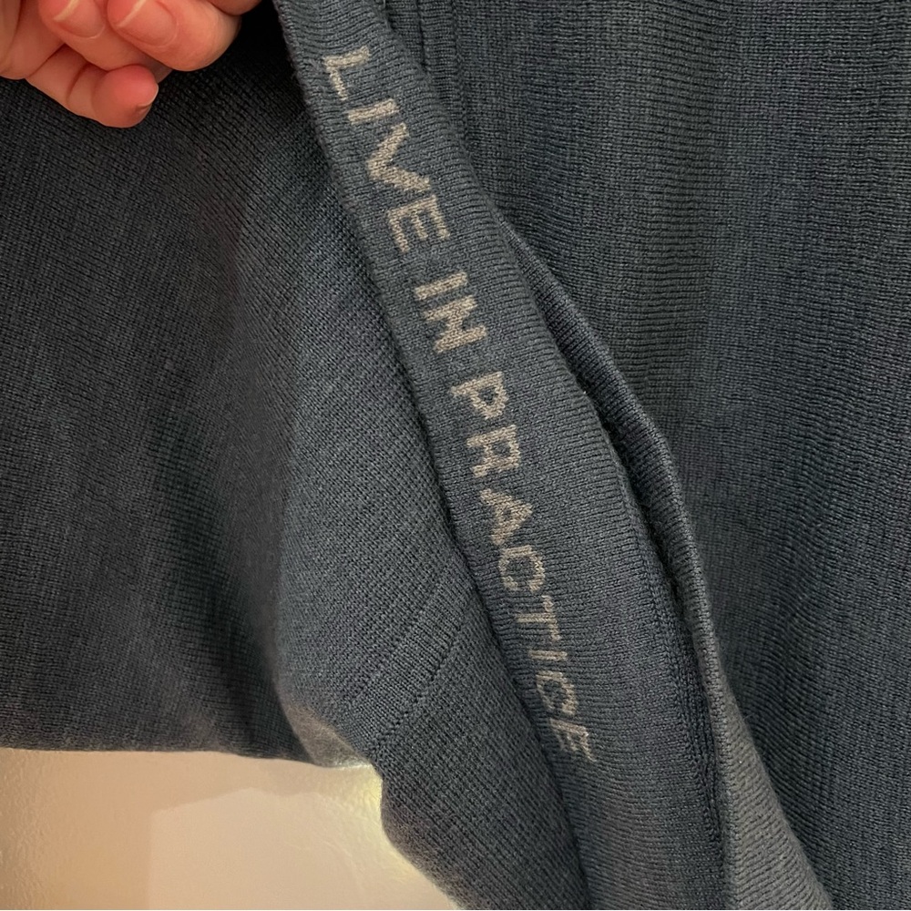 Lululemon alpine air 1/2 zip - Picture 7 of 9